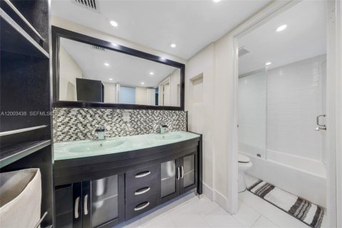 Condominio en venta en Sunny Isles Beach, Florida, 2 dormitorios, 141.3 m2 № 2068703 - foto 21
