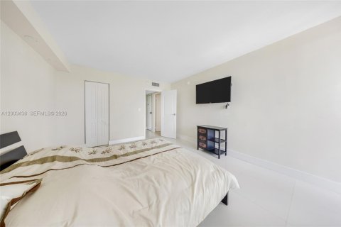 Condominio en venta en Sunny Isles Beach, Florida, 2 dormitorios, 141.3 m2 № 2068703 - foto 17