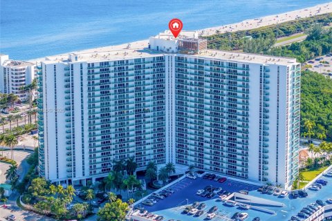 Condominio en venta en Sunny Isles Beach, Florida, 2 dormitorios, 141.3 m2 № 2068703 - foto 3