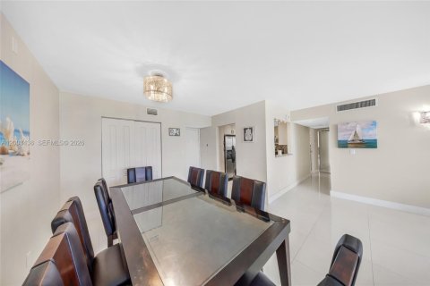 Condominio en venta en Sunny Isles Beach, Florida, 2 dormitorios, 141.3 m2 № 2068703 - foto 9