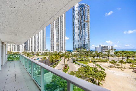Condominio en venta en Sunny Isles Beach, Florida, 2 dormitorios, 141.3 m2 № 2068703 - foto 23
