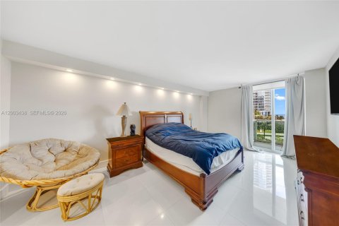 Condominio en venta en Sunny Isles Beach, Florida, 2 dormitorios, 141.3 m2 № 2068703 - foto 18