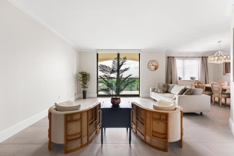 Condo in Palm Beach Gardens, Florida, 2 bedrooms № 2183955 - photo 3