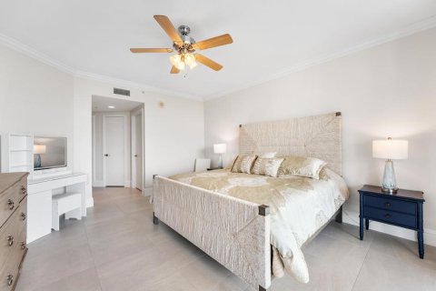 Condo in Palm Beach Gardens, Florida, 2 bedrooms № 2183955 - photo 11