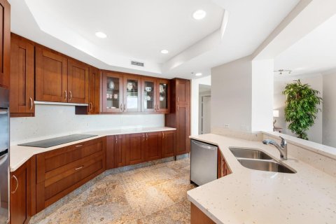 Condo in Palm Beach Gardens, Florida, 2 bedrooms № 2183955 - photo 7