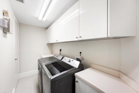 Condo in Palm Beach Gardens, Florida, 2 bedrooms № 2183955 - photo 24