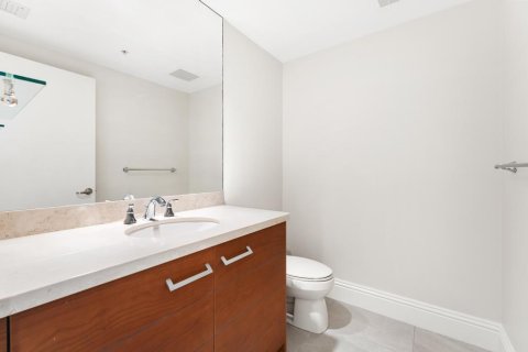 Condo in Palm Beach Gardens, Florida, 2 bedrooms № 2183955 - photo 21