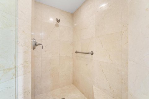 Condo in Palm Beach Gardens, Florida, 2 bedrooms № 2183955 - photo 16