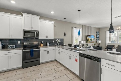 Villa ou maison à vendre à Davenport, Floride: 9 chambres, 363.15 m2 № 2430707 - photo 16