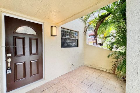Townhouse in Pembroke Park, Florida 3 bedrooms, 117.43 sq.m. № 1823390 - photo 3