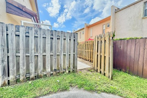 Townhouse in Pembroke Park, Florida 3 bedrooms, 117.43 sq.m. № 1823390 - photo 28