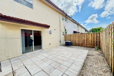 Townhouse in Pembroke Park, Florida 3 bedrooms, 117.43 sq.m. № 1823390 - photo 27