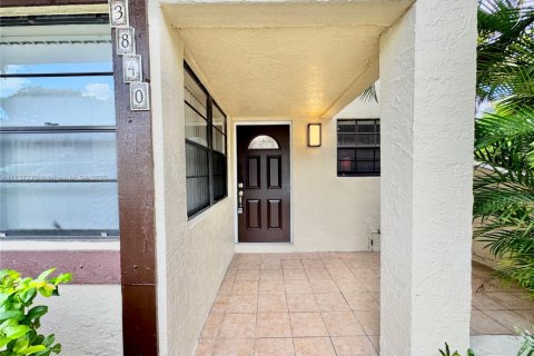 Townhouse in Pembroke Park, Florida 3 bedrooms, 117.43 sq.m. № 1823390 - photo 2