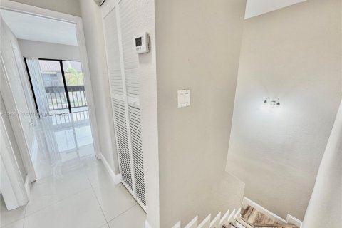 Townhouse in Pembroke Park, Florida 3 bedrooms, 117.43 sq.m. № 1823390 - photo 16