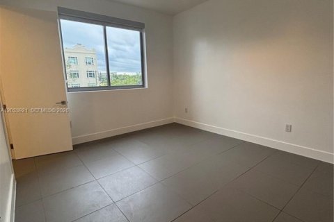 Condo in Miami, Florida, 2 bedrooms  № 2086896 - photo 8