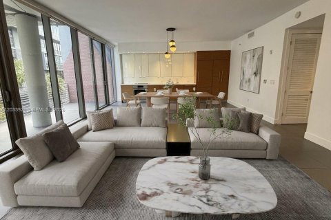 Condo in Miami, Florida, 2 bedrooms  № 2086896 - photo 2