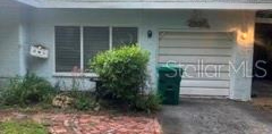 House in Dunnellon, Florida 2 bedrooms, 111.39 sq.m. № 2391392