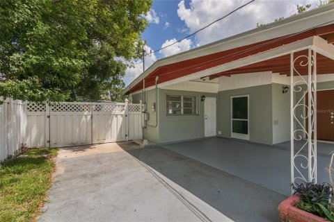 Casa en venta en Tampa, Florida, 3 dormitorios, 143.07 m2 № 2237919 - foto 4