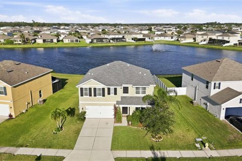 House in Bradenton, Florida 5 bedrooms, 242.2 sq.m. № 2377680