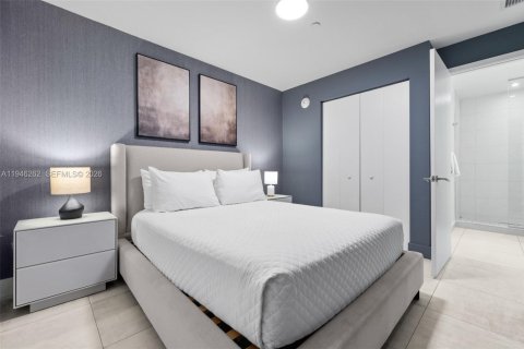 Condo in Miami, Florida, 2 bedrooms  № 2088979 - photo 16