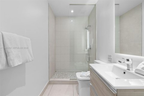 Condo in Miami, Florida, 2 bedrooms  № 2088979 - photo 12
