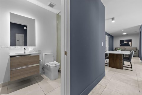 Condo in Miami, Florida, 2 bedrooms  № 2088979 - photo 21