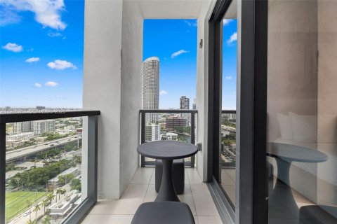 Condo in Miami, Florida, 2 bedrooms  № 2088979 - photo 11