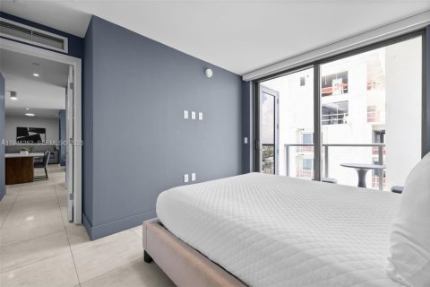 Condo in Miami, Florida, 2 bedrooms  № 2088979 - photo 17