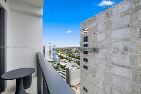 Condo in Miami, Florida, 2 bedrooms  № 2088979 - photo 2