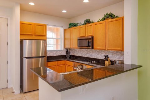 Touwnhouse à vendre à Kissimmee, Floride: 3 chambres, 138.24 m2 № 2374144 - photo 4