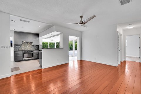 House in Plantation, Florida 4 bedrooms, 203.64 sq.m. № 1836645 - photo 27