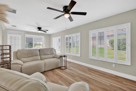 House in Summerfield, Florida 3 bedrooms, 177.44 sq.m. № 2216733 - photo 17