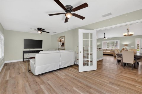 House in Summerfield, Florida 3 bedrooms, 177.44 sq.m. № 2216733 - photo 15