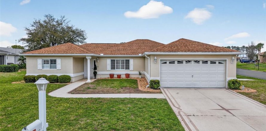 House in Summerfield, Florida 3 bedrooms, 177.44 sq.m. № 2216733
