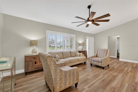 House in Summerfield, Florida 3 bedrooms, 177.44 sq.m. № 2216733 - photo 8