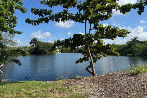 Commercial property in Dania Beach, Florida № 1887401 - photo 8