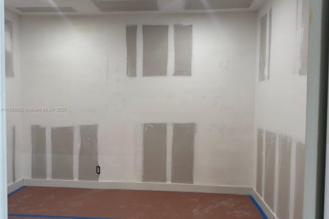 Commercial property in Dania Beach, Florida № 1887401 - photo 17