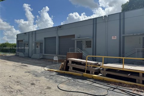 Commercial property in Dania Beach, Florida № 1887401 - photo 4