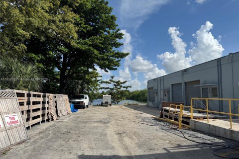 Commercial property in Dania Beach, Florida № 1887401 - photo 20