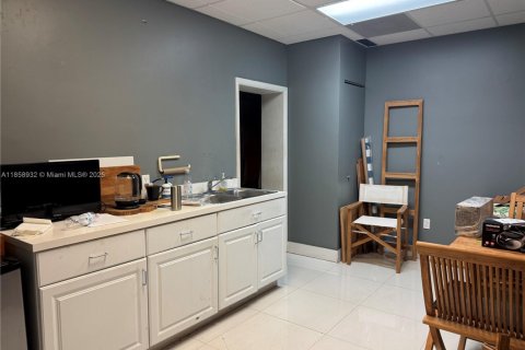 Commercial property in Dania Beach, Florida № 1887401 - photo 22