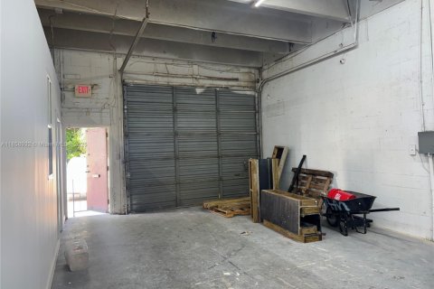 Commercial property in Dania Beach, Florida № 1887401 - photo 14