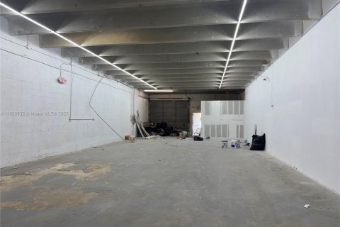 Commercial property in Dania Beach, Florida № 1887401 - photo 19