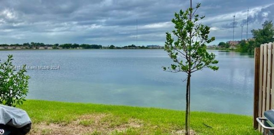 Таунхаус в Майами, Флорида 3 спальни, 128.02м2 № 1963309