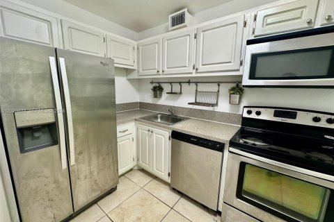 Appartement à louer à North Miami, Floride: 1 chambre, 66.33 m2 № 2085293 - photo 2