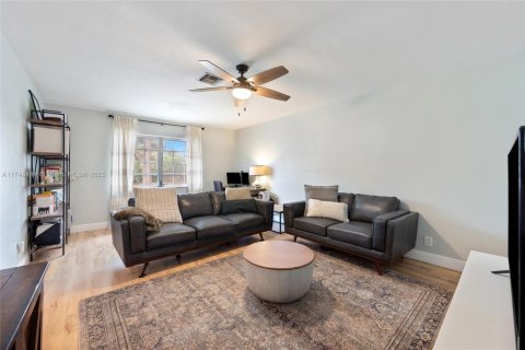 Casa en venta en Plantation, Florida, 3 dormitorios, 168.99 m2 № 1727015 - foto 9