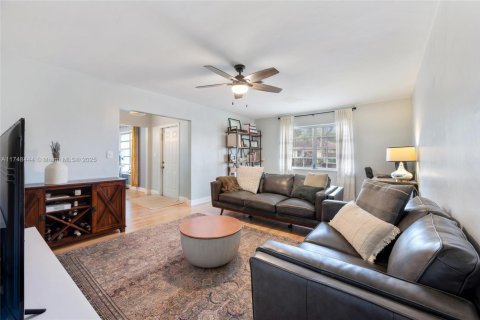 Casa en venta en Plantation, Florida, 3 dormitorios, 168.99 m2 № 1727015 - foto 8