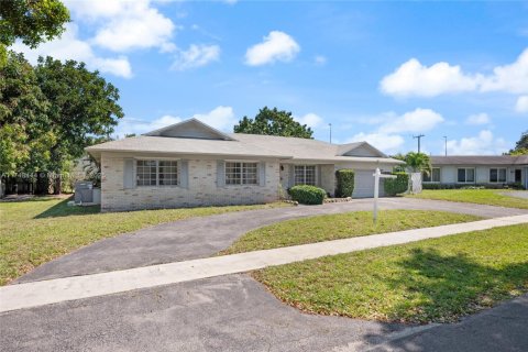 Casa en venta en Plantation, Florida, 3 dormitorios, 168.99 m2 № 1727015 - foto 4