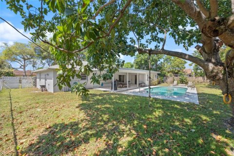 Casa en venta en Plantation, Florida, 3 dormitorios, 168.99 m2 № 1727015 - foto 1
