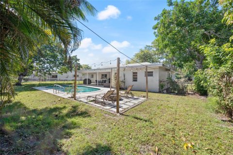 Casa en venta en Plantation, Florida, 3 dormitorios, 168.99 m2 № 1727015 - foto 2