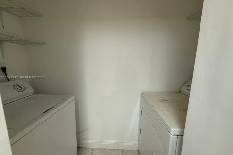 Снять в аренду кондоминиум в Помпано-Бич, Флорида 2 спальни, 83.89м2, № 1991583 - фото 7